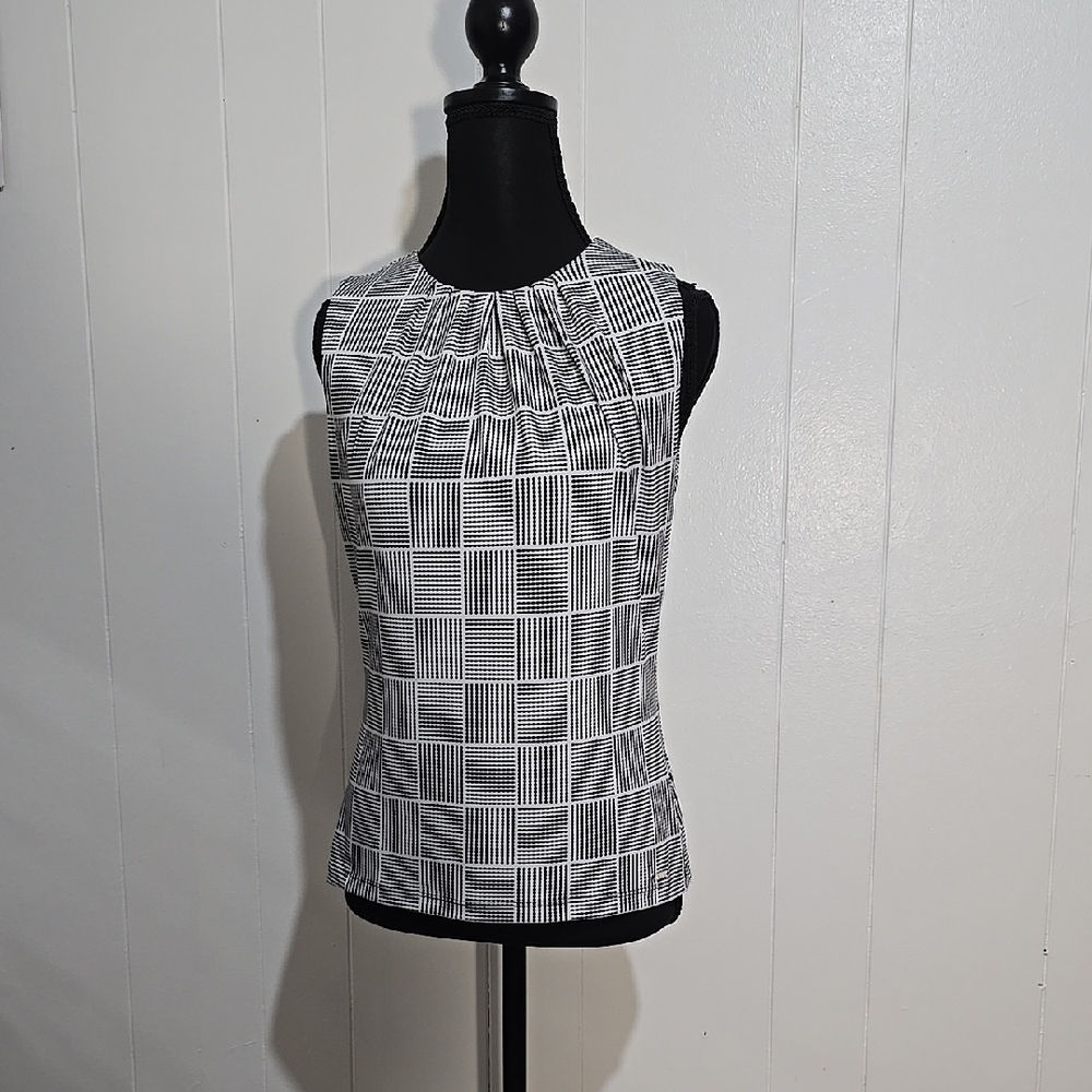 Calvin Klein Black and White Fitted Pleated Sleeveless Top XS